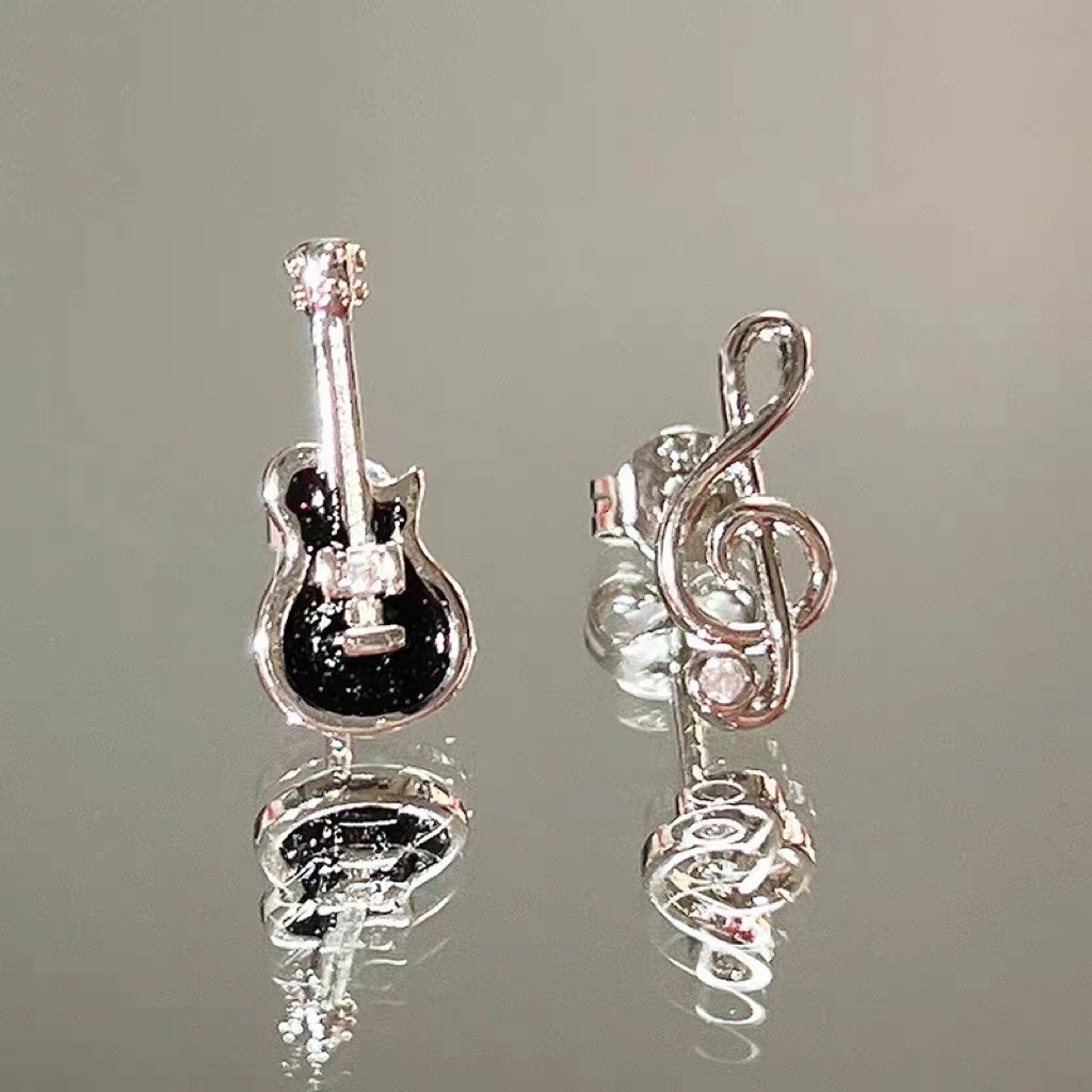 925银针不对称吉他音符耳钉2023新款爆款可爱高级感时尚设计耳环
