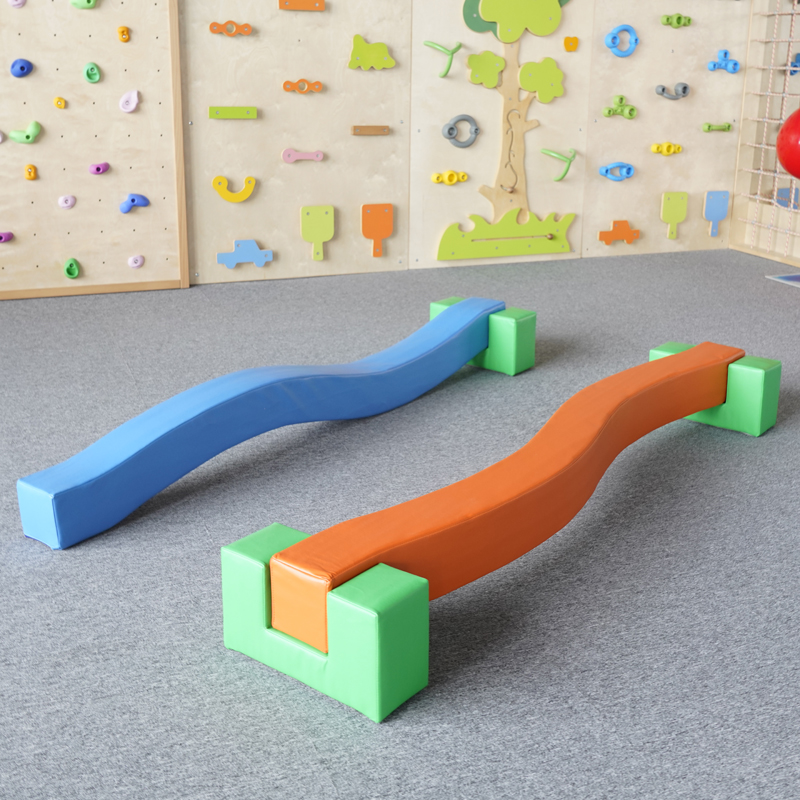 速发软体S平衡台幼儿园儿童感统训练器材体能前庭软包板S形独木桥