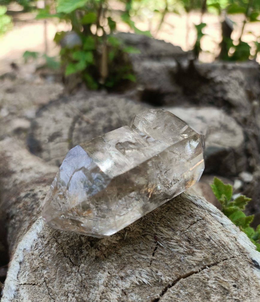 双尖云南水晶原石（钻石体）