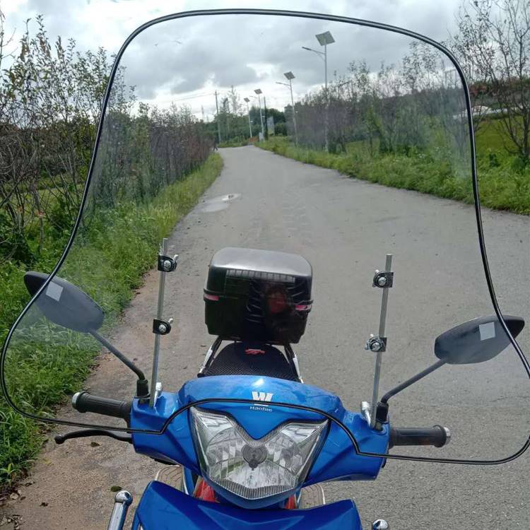 上新摩托车电动车踏板车三轮车通用前挡风玻璃挡风板PC高清加宽护