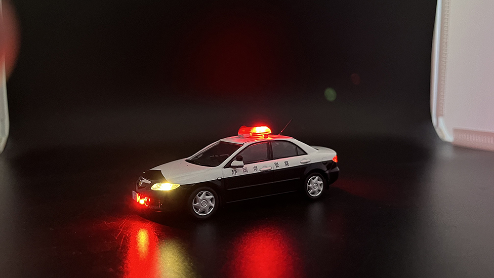马自达6 日本警车1:43 车模 送男生礼物 改装加灯 锂电池 可充电