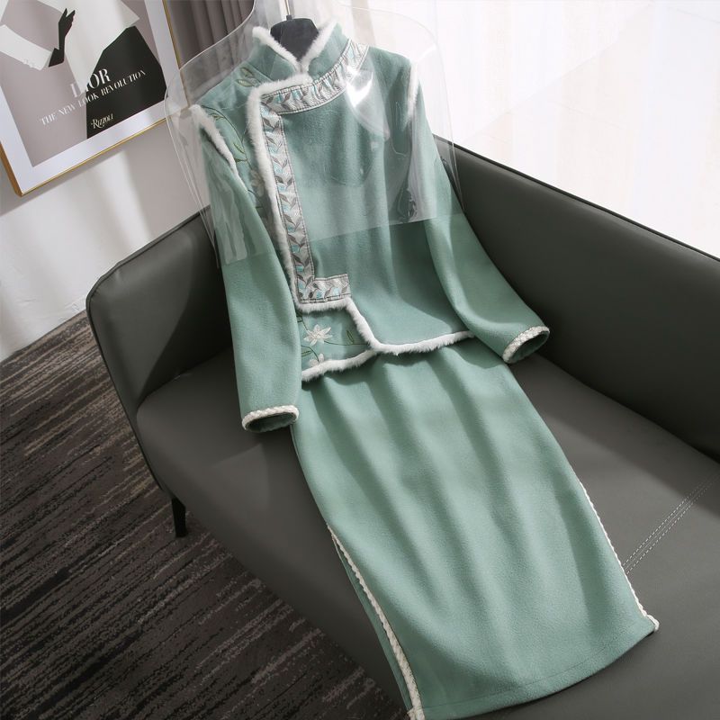 改良旗袍秋冬款加厚冬装2023年新款连衣裙长袖冬季套装绿色少女
