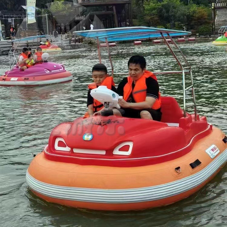 新款充气碰碰船双人遥控电动船玻璃钢水上公园游船定制儿童游乐车