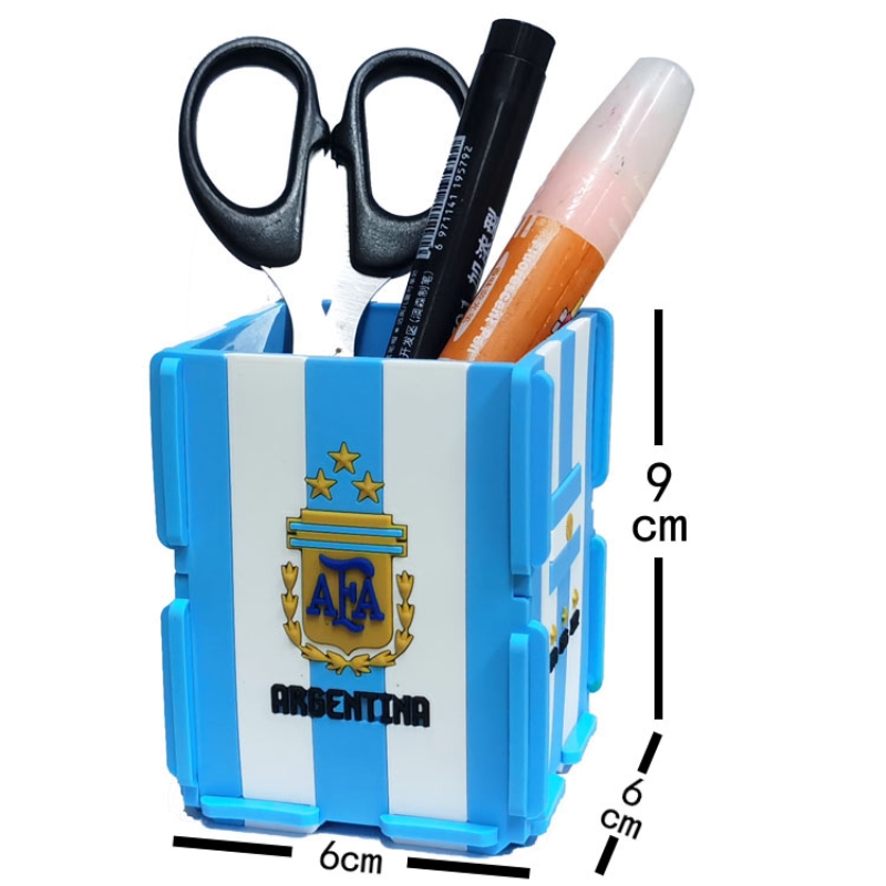 阿根廷周边笔筒巴黎意大利巴西德国皇马切尔西足球队徽文具摆件男