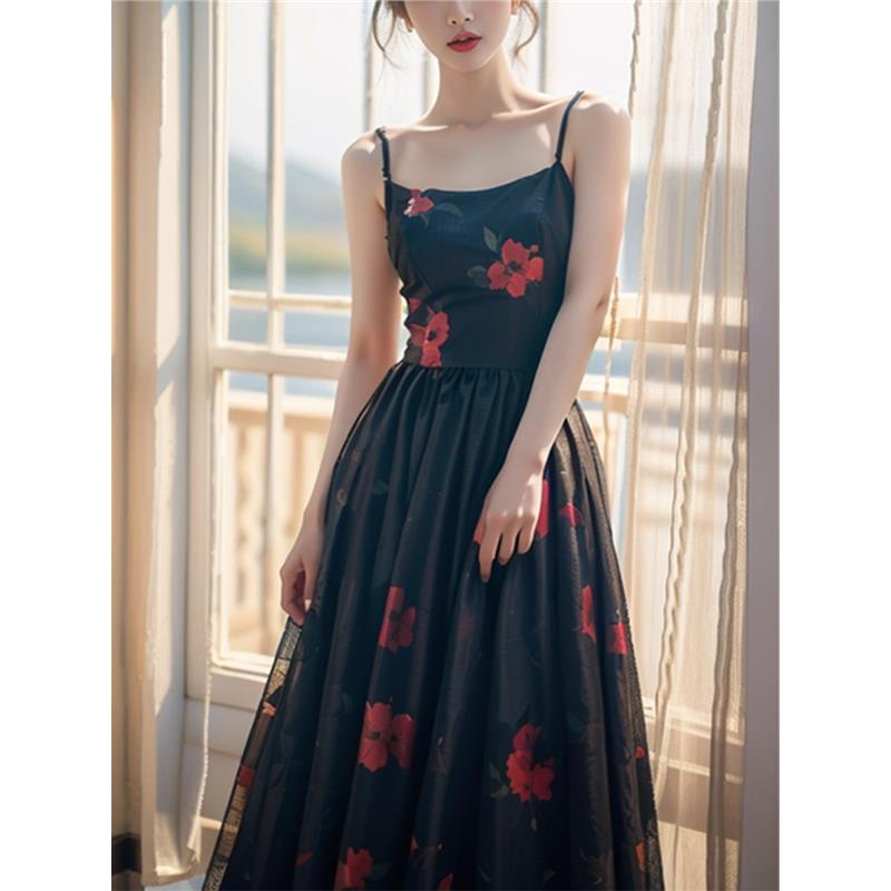 茶歇法式黑色山茶印花吊带连衣裙夏季新款女装小众显瘦艺术感裙子