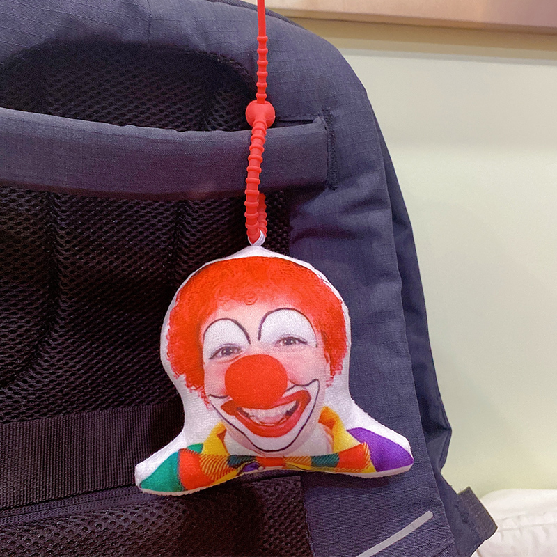 尴尬小丑的小曲玩偶挂件娃娃表情包钥匙扣定制搞怪沙雕生日礼物