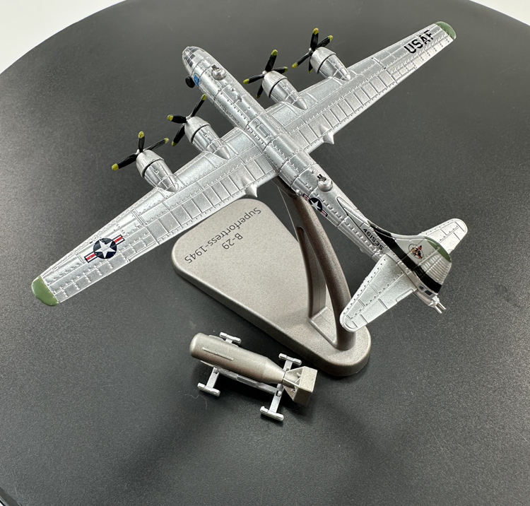 轰炸机模型B29超级堡垒二战合金仿真模型B29轰炸机小男孩核弹模型