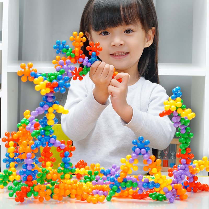 幼儿园桌面拼装3D雪花片儿童益智早教动手拼插玩具梅花积木3到6岁