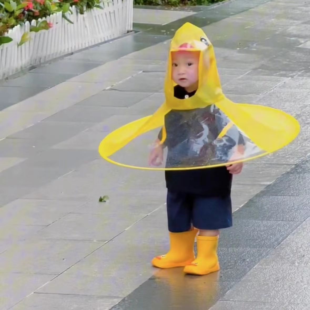 小黄鸭飞碟雨衣儿童斗篷式雨伞帽雨鞋套装雨披连体学生女童伞卡通