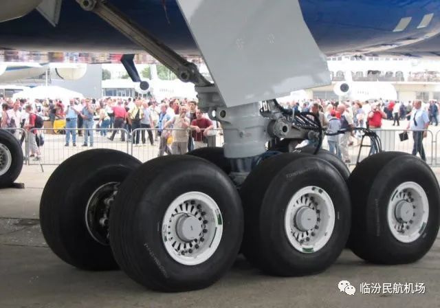 飞机用各型号航空轮胎、各种航空器材、飞机轮胎等