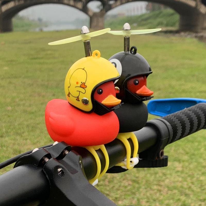 红色小黄鸭车载摆件电瓶车装饰品摩托车头盔竹蜻蜓自行车可爱红鸭