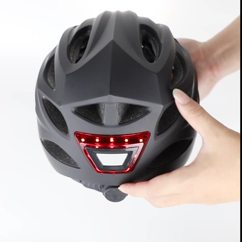 夏季透气带灯LED灯电动自行车骑行照明警示成人户外轮滑安全头盔