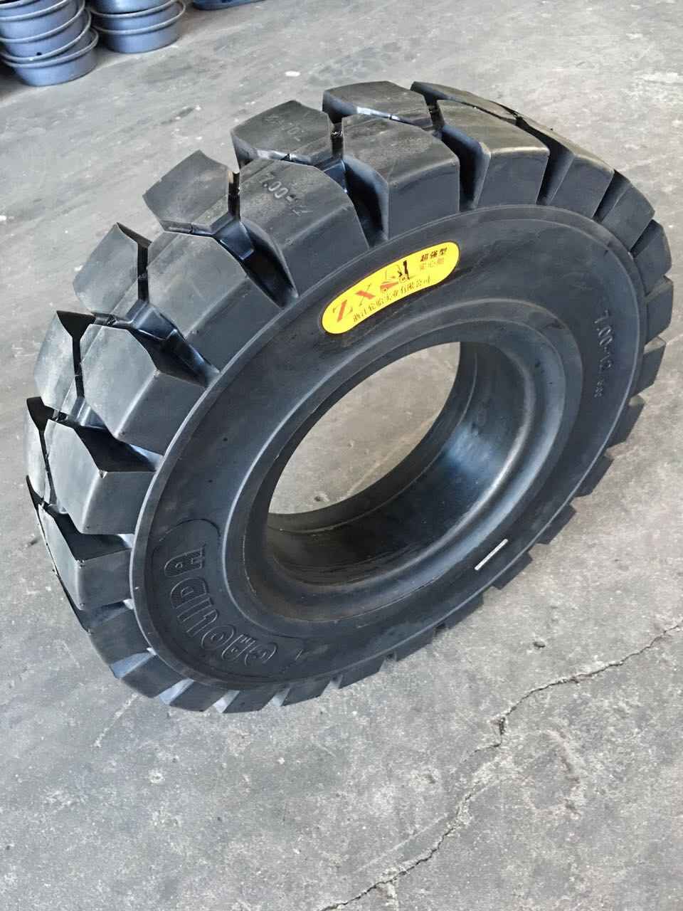 825-15叉车轮胎