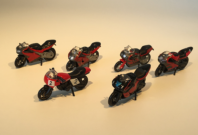日本正版散货 红色合金系列公路赛摩托车 一共6款 多拍发不同
