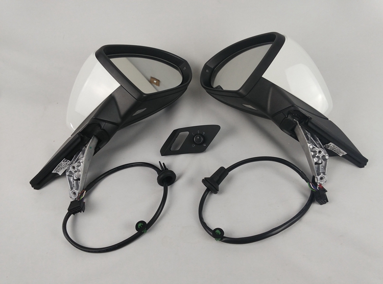 高尔夫7高配 电动折叠倒车镜后视镜 带照地灯 带遥控折叠。