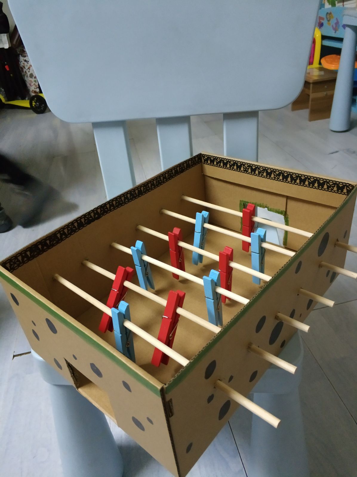 幼儿废旧物品手工制作 足球机手工教具 幼儿DIY玩具 纸盒手工玩具