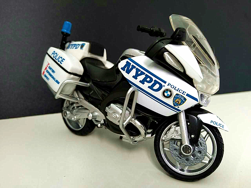 稀有绝版全新  NEWRAY1:18宝马 NYPD 纽约警车摩托车合金模型成品