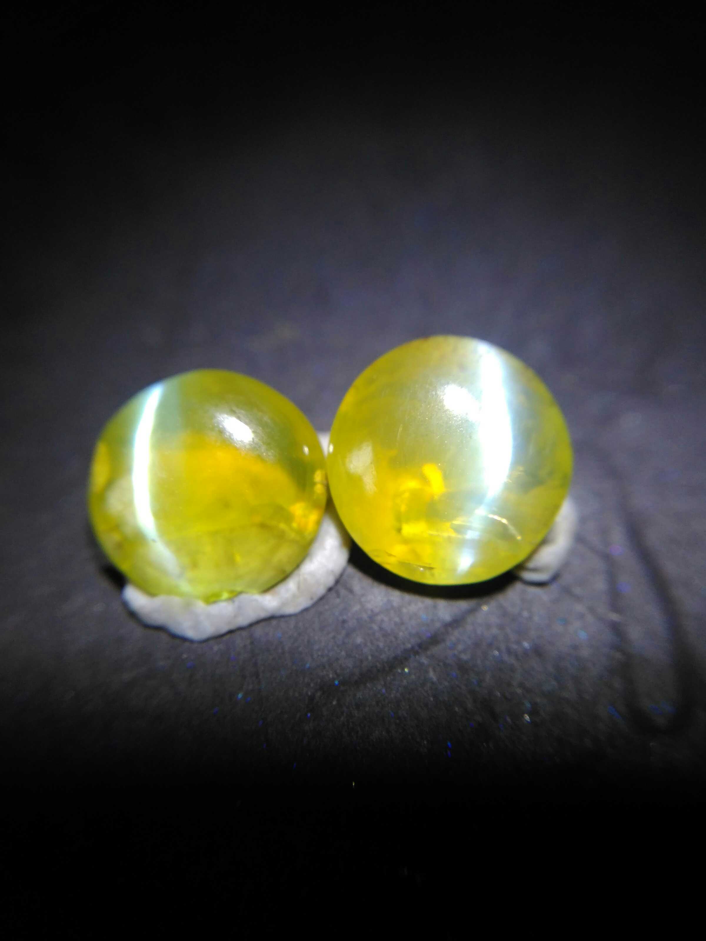 彩色宝石一对共2.19克拉斯里兰卡正圆金蜜色金绿宝石猫眼眼线犀利