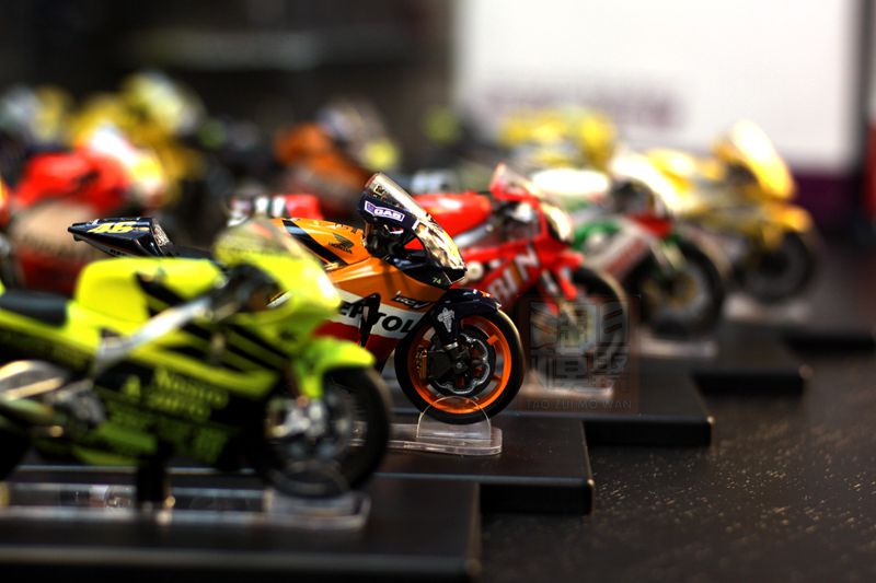 1:18 摩托车模型GP系列本田NSR(HONDA) 年度锦标赛赛车静态模型
