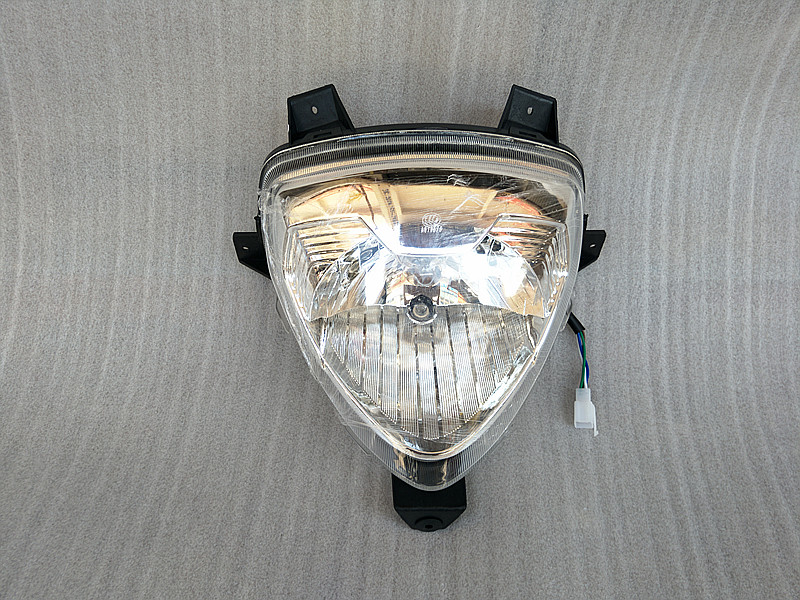 踏板摩托车助力车女士车GY6125雨钻大灯总成前照明灯配元嘉塑料件