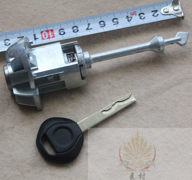 宝马X1门锁 带汽车钥匙 X1专用车机械门锁 驾驶员门锁 左前门锁芯