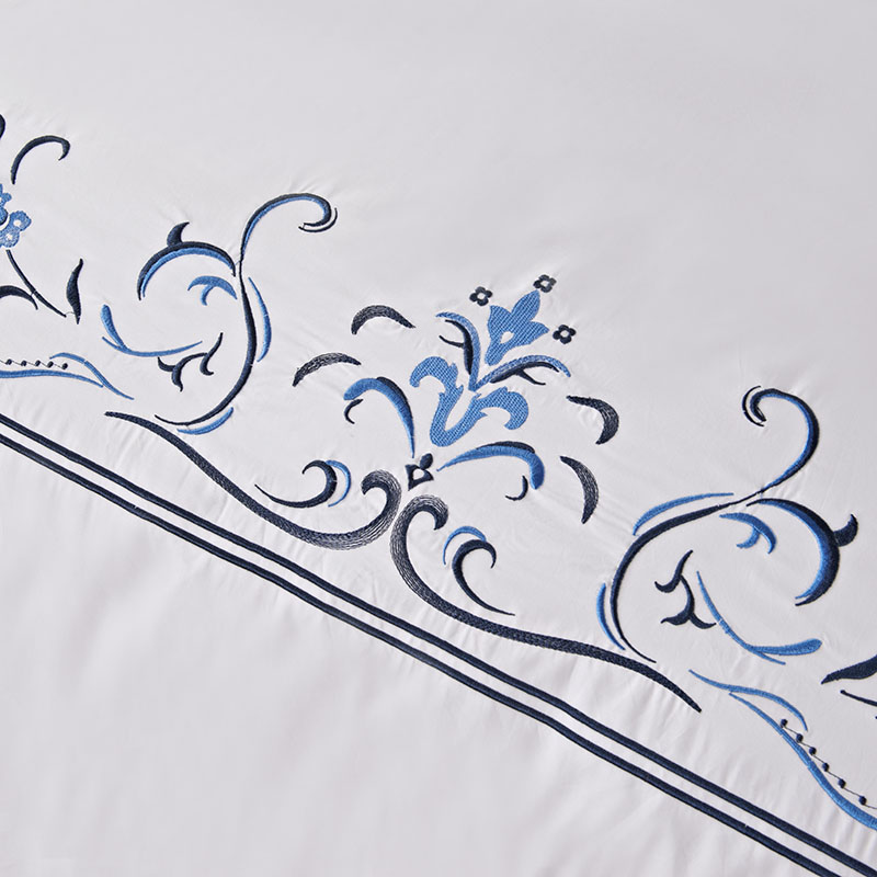 高端酒店客房布草精品刺绣银色腰线蓝色花草图案被套枕套四件套